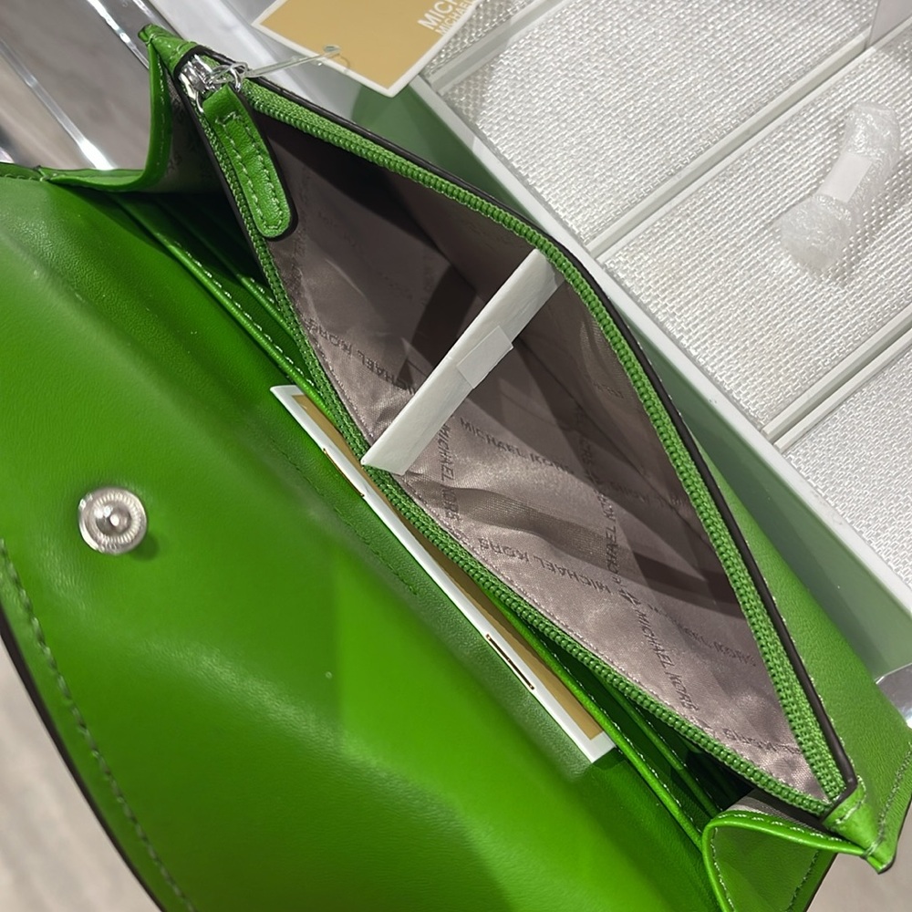 Michael Kors Hamilton Large Leather Flap Continental Wallet
Jungle Green 
NWT - Picture 10 of 16
